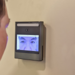 Tecnologia de reconhecimento facial amplia ações policiais no Brasil: quais são os benefícios, os limites e os desafios para a segurança pública?